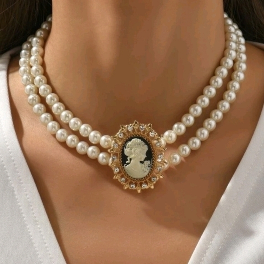 MODCLOTH PEARL CAMEO NECKLACE